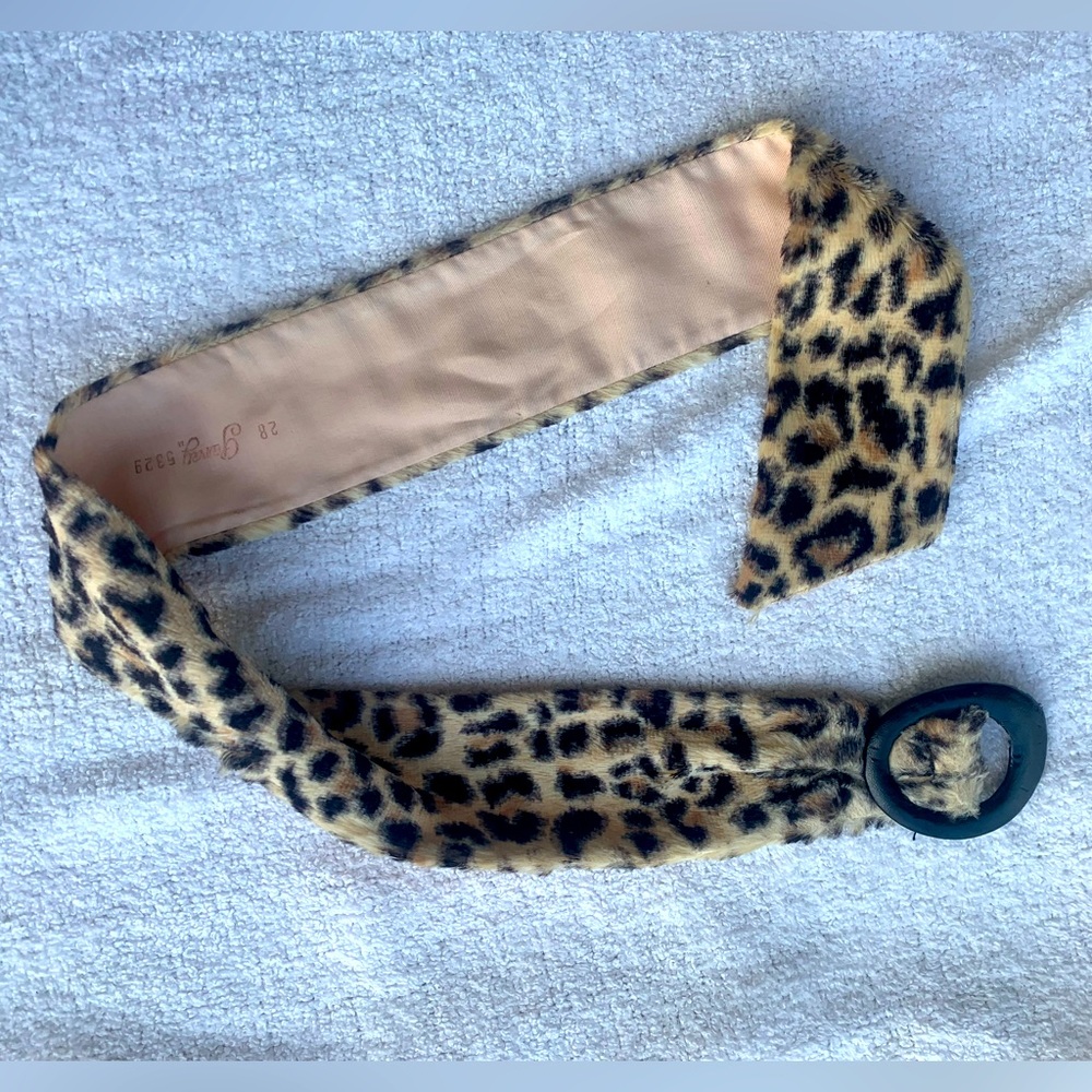 Leopard print belt